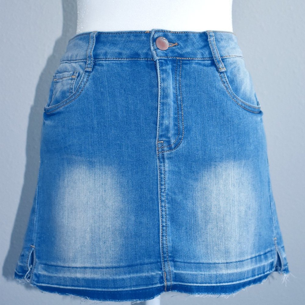NWOT Light Wash Distressed Denim Mini Skirt Sz 9